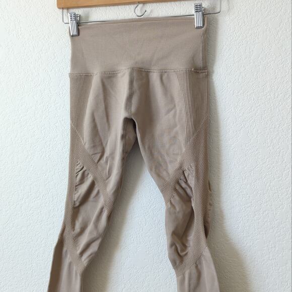 Alphalete Athletics Aero Leggings Taupe Tan Women's Small Stretch Pants Gym - Picture 6 of 8
